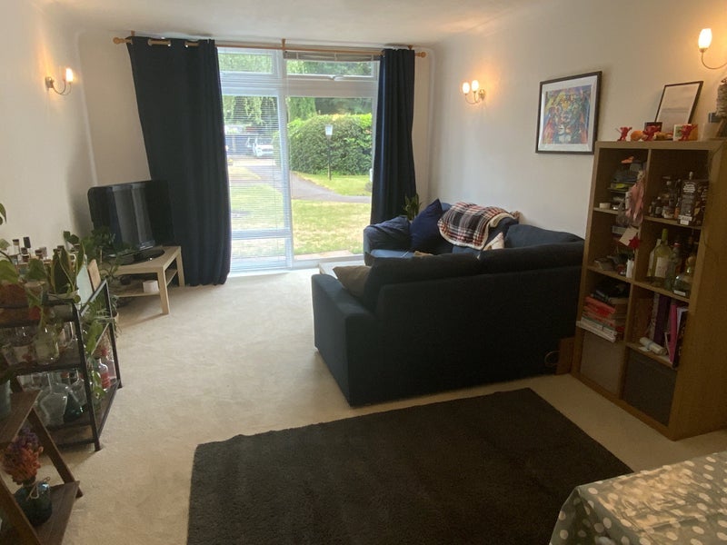 Room Queens Road in Elmbridge