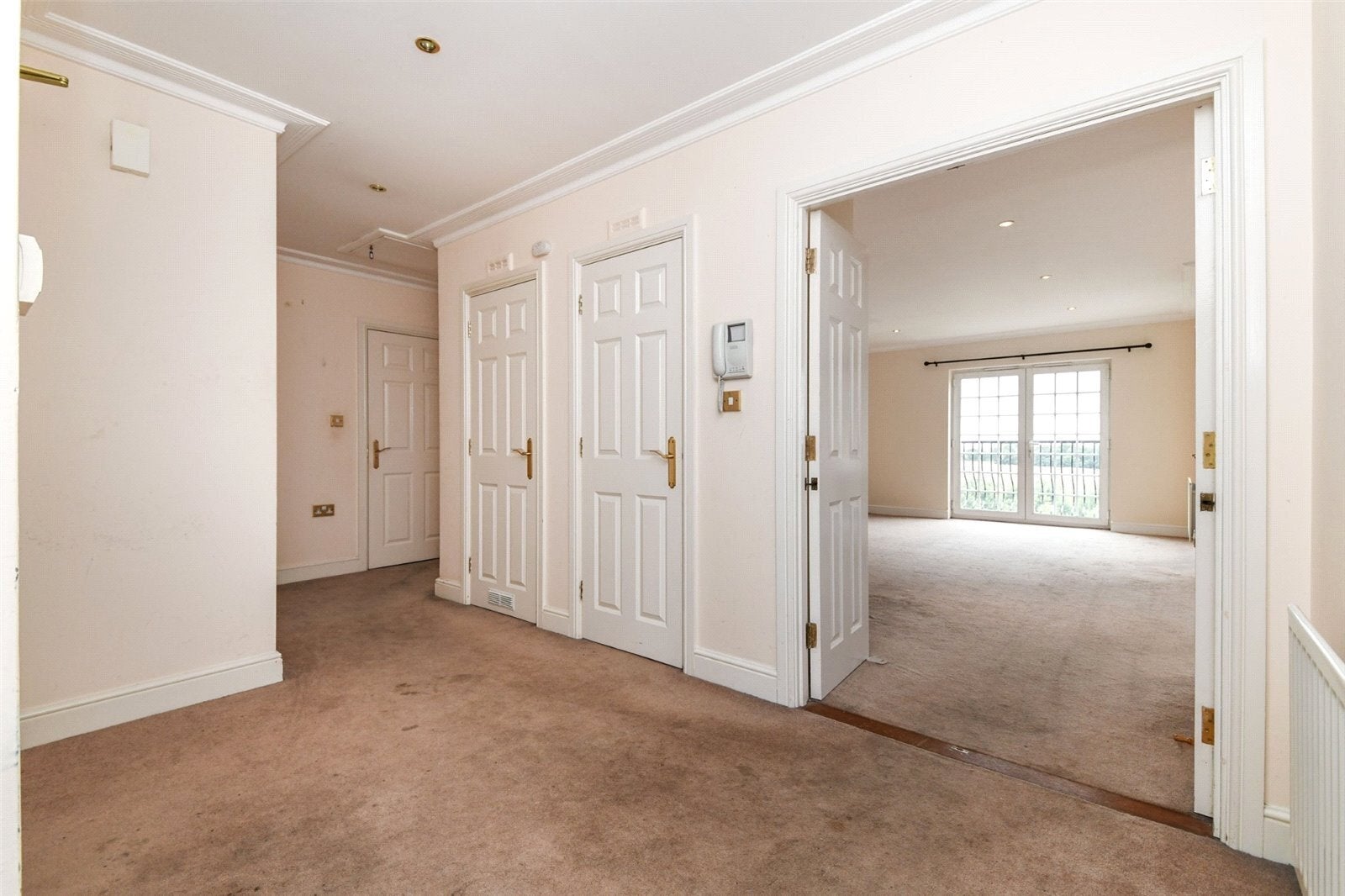 Flat Fisher Court in Brentwood