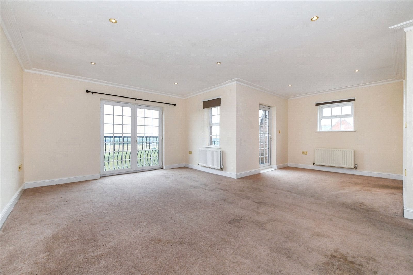 Flat Fisher Court in Brentwood