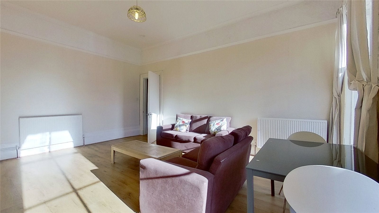 Flat Kent Road in Glasgow