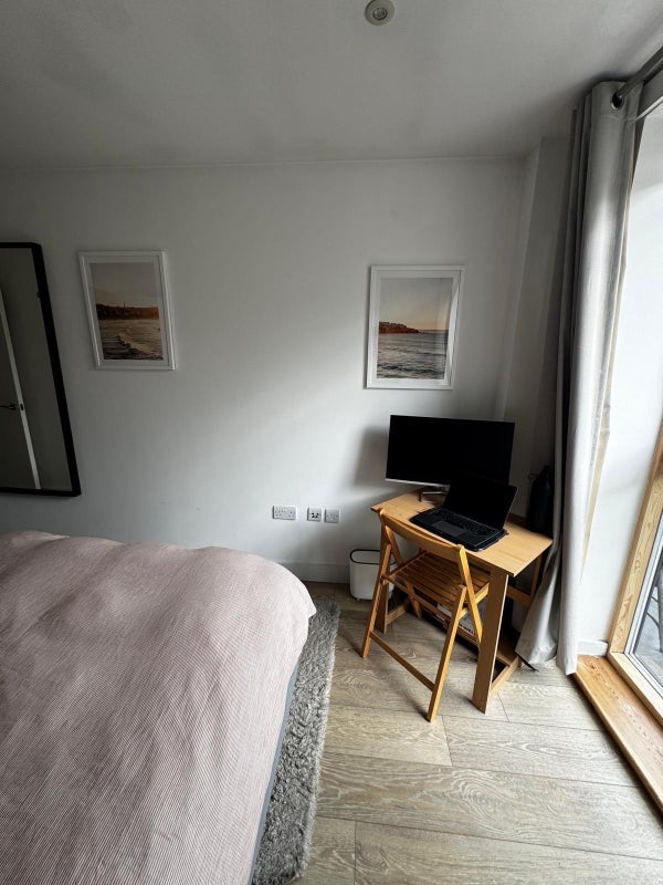 Room Ellingfort Road in Greater London