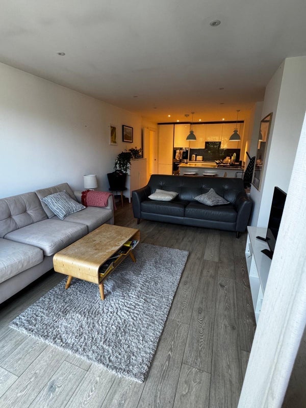 Room Ellingfort Road in Greater London