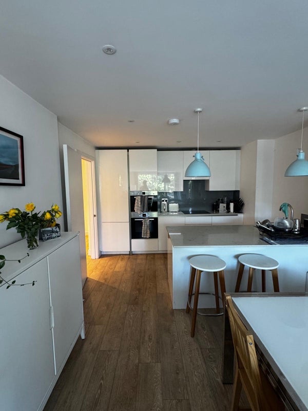 Room Ellingfort Road in Greater London