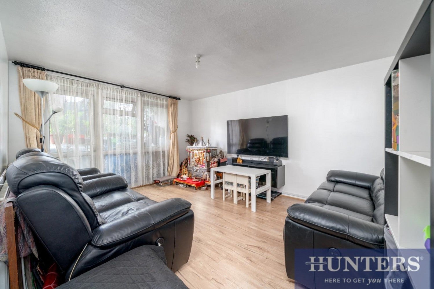 Flat Barnhill Road in Greater London