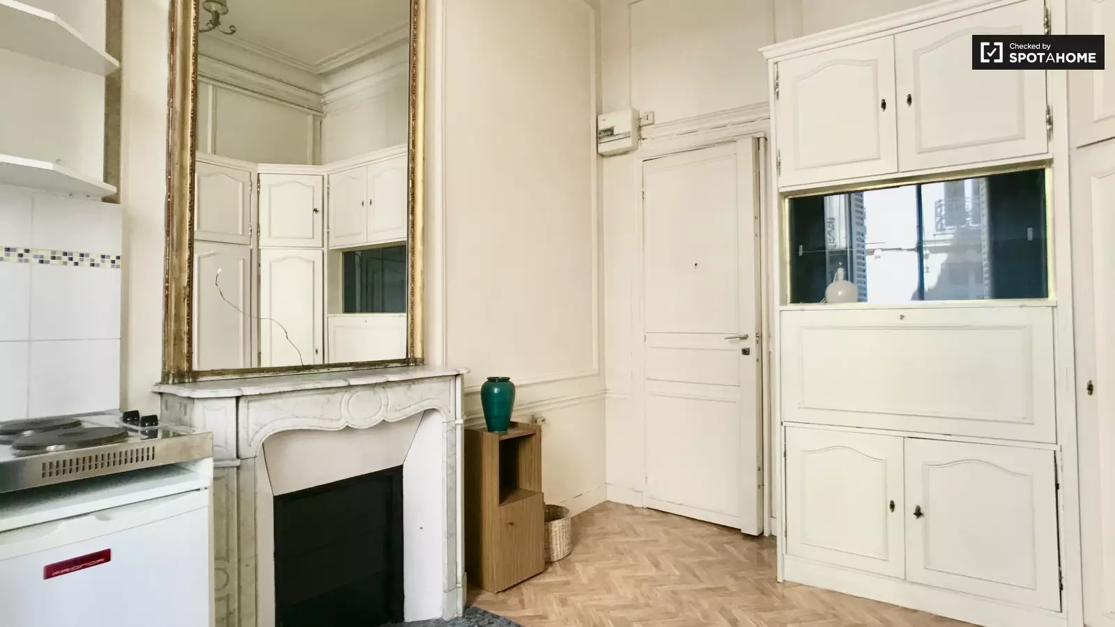 Flat Rue Arsène Houssaye in Paris