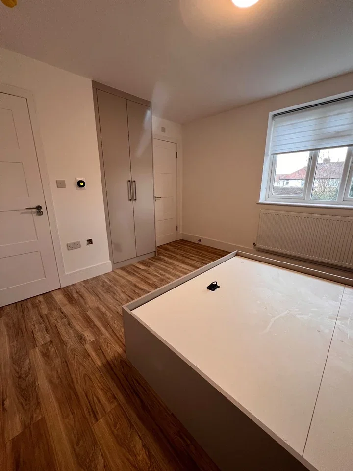 Room Wexham Road in Slough