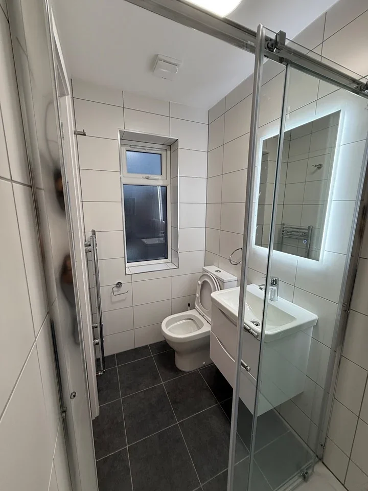 Room Wexham Road in Slough
