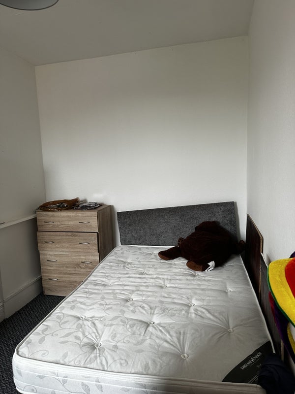 Room Platt Lane in Manchester