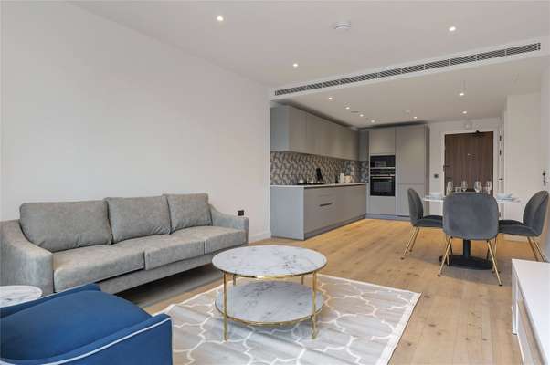 Flat Golden Lane in City of London