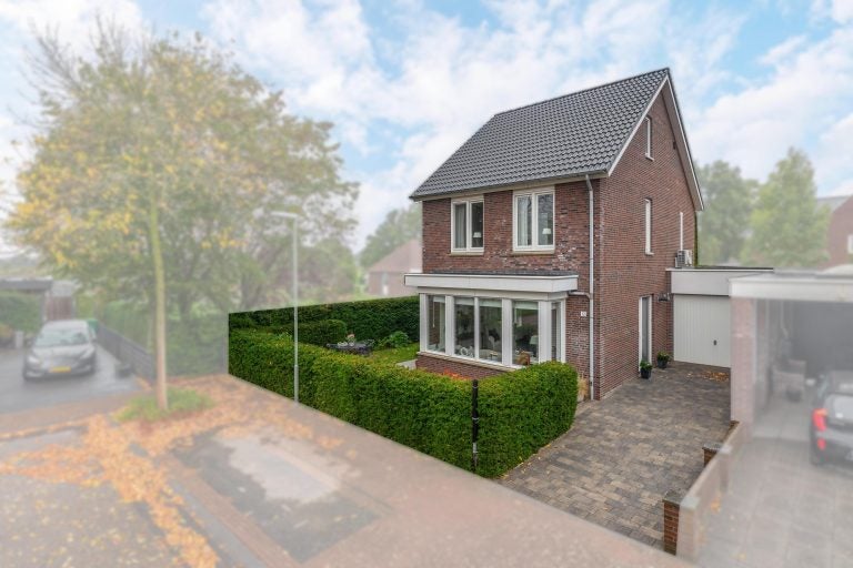 Huis Maaszicht 12 in Lomm