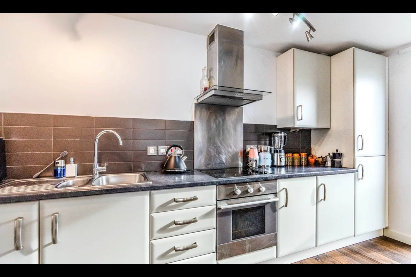 Flat Biggs Square in Greater London