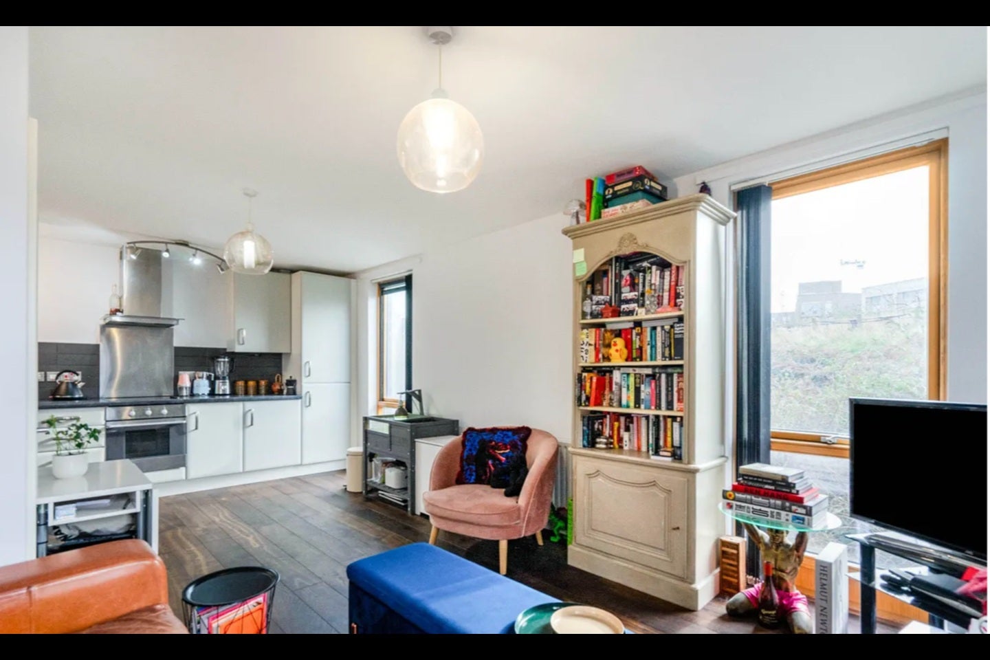 Flat Biggs Square in Greater London