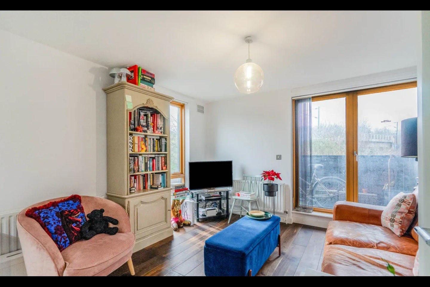 Flat Biggs Square in Greater London