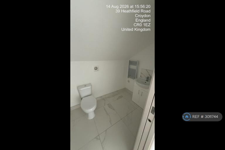 Room Heathfield Road in Greater London