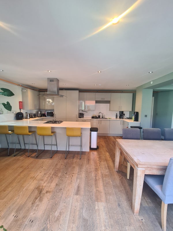 Room Brixton Hill in Greater London