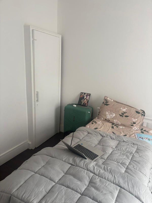 Room Kingston Road in Greater London