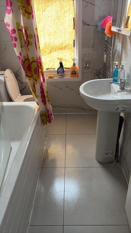 Room Kingston Road in Greater London