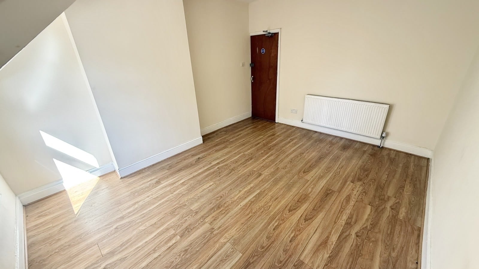 Room College Grove in Birmingham
