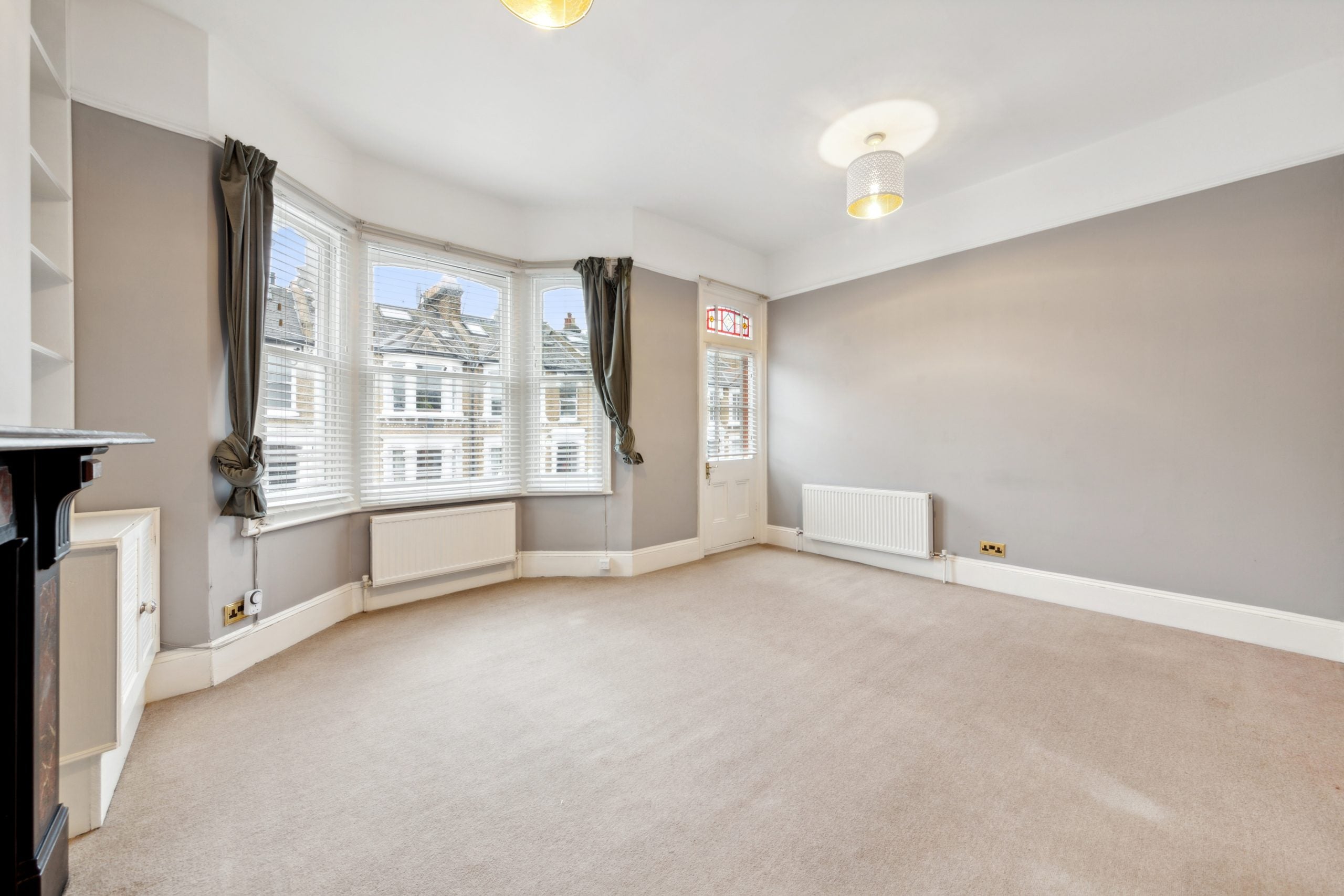 Flat Mirabel Road in Greater London