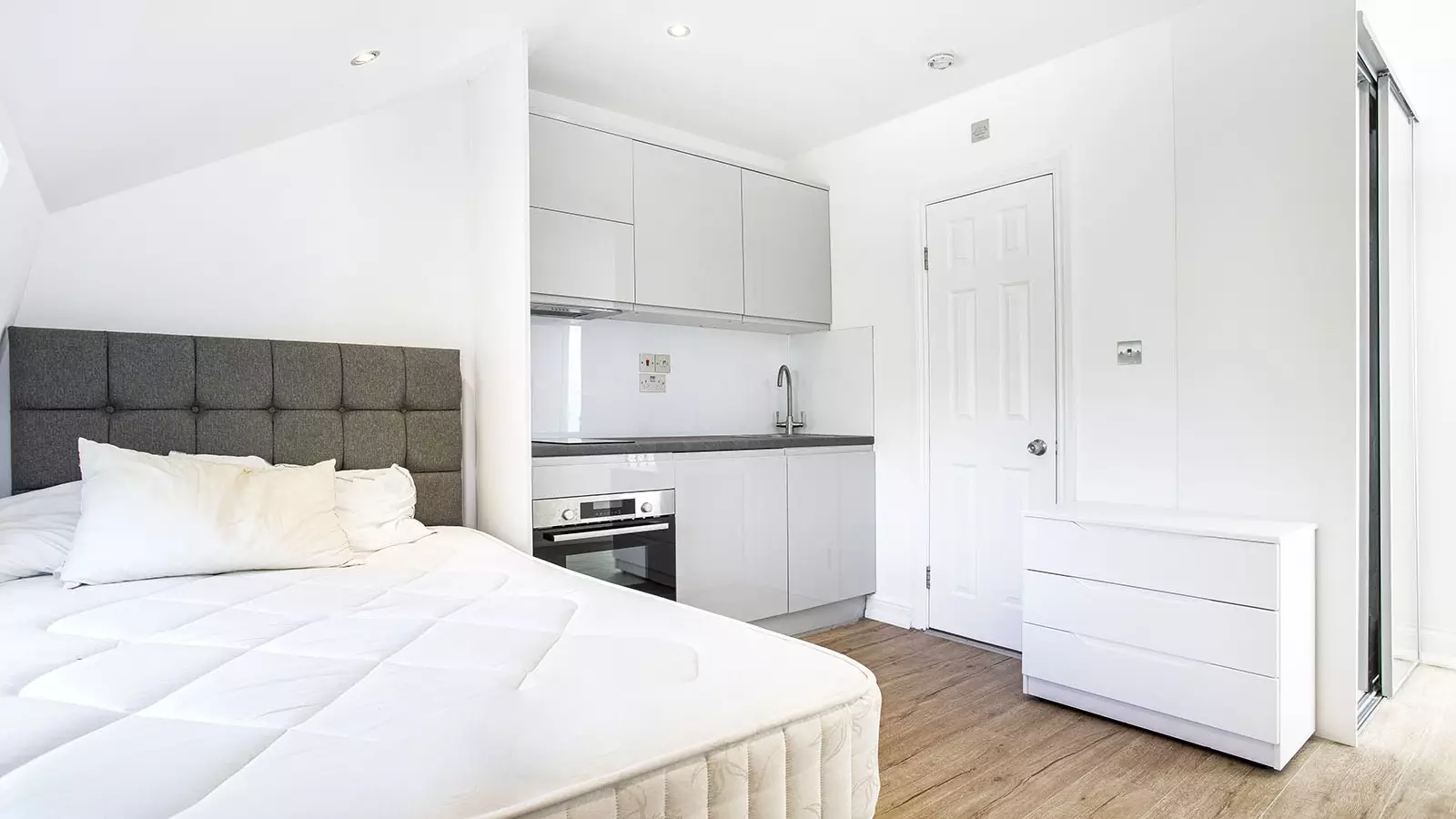 Flat Tenniel Close in City of Westminster