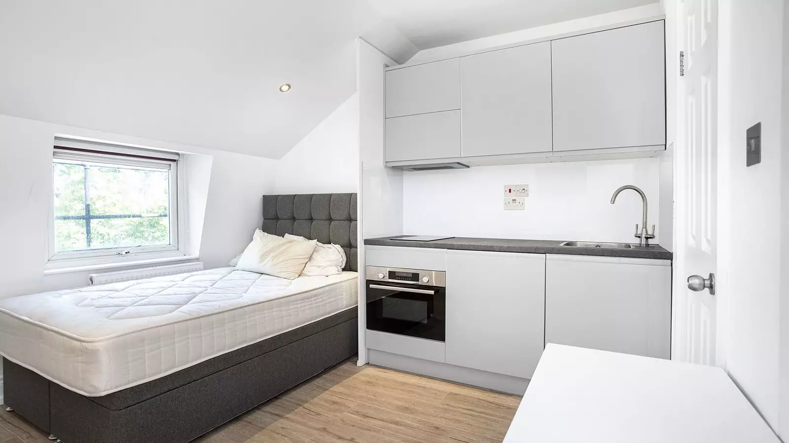 Flat Tenniel Close in City of Westminster