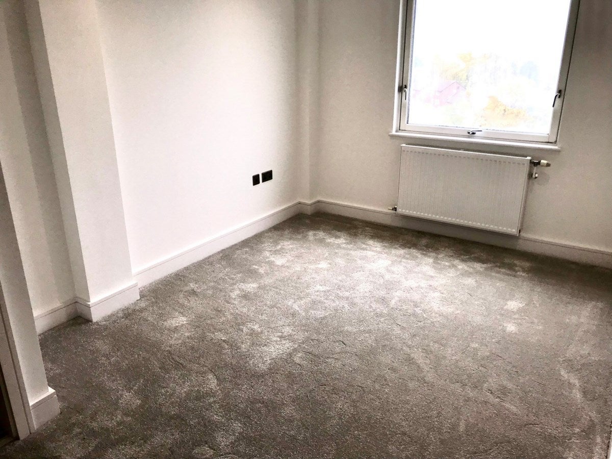 Flat Kenton Road in Greater London