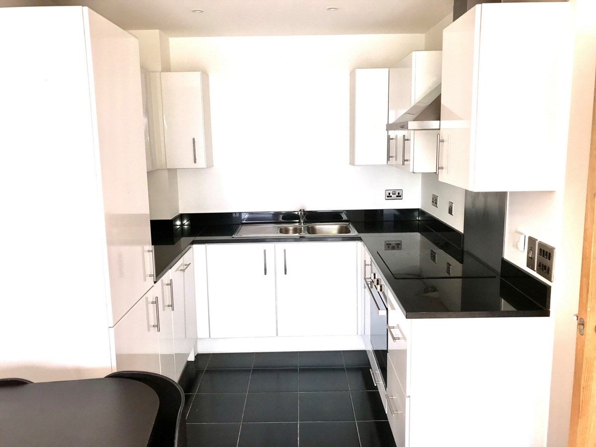 Flat Kenton Road in Greater London