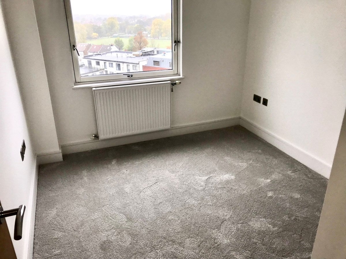 Flat Kenton Road in Greater London