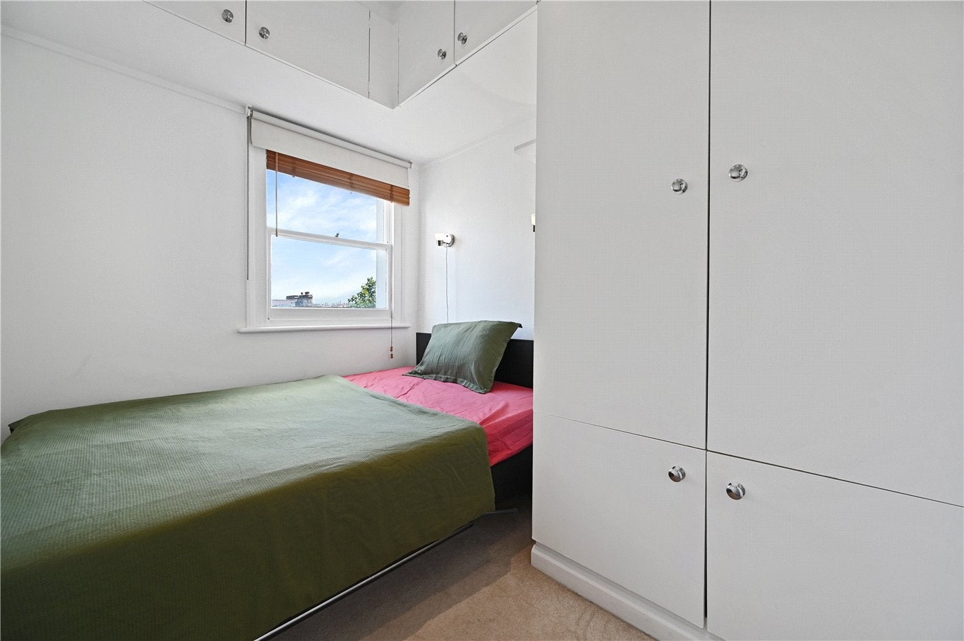 Flat Colville Gardens in Greater London