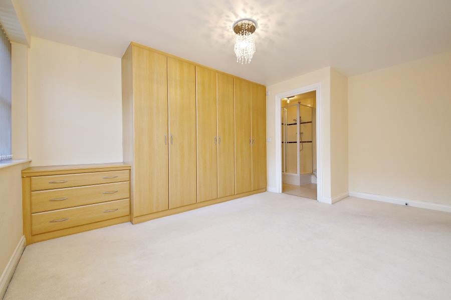 Flat Cottage Close in Greater London