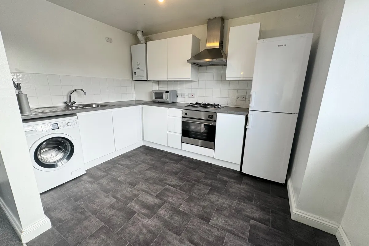 Flat Adeline Road in Bournemouth