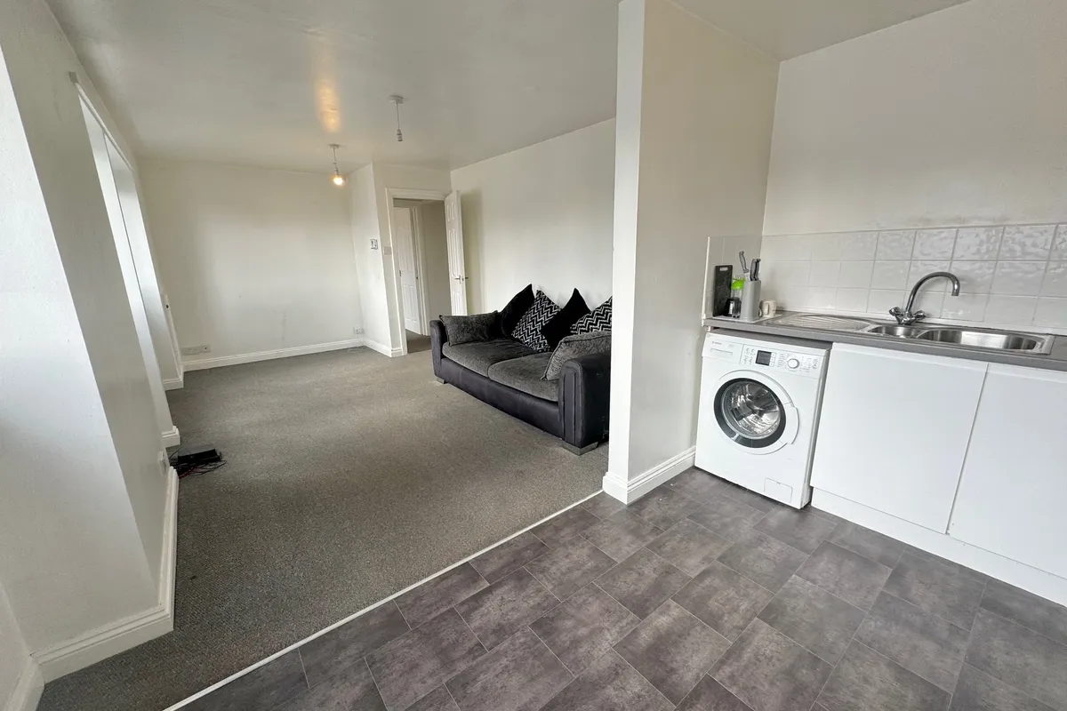 Flat Adeline Road in Bournemouth