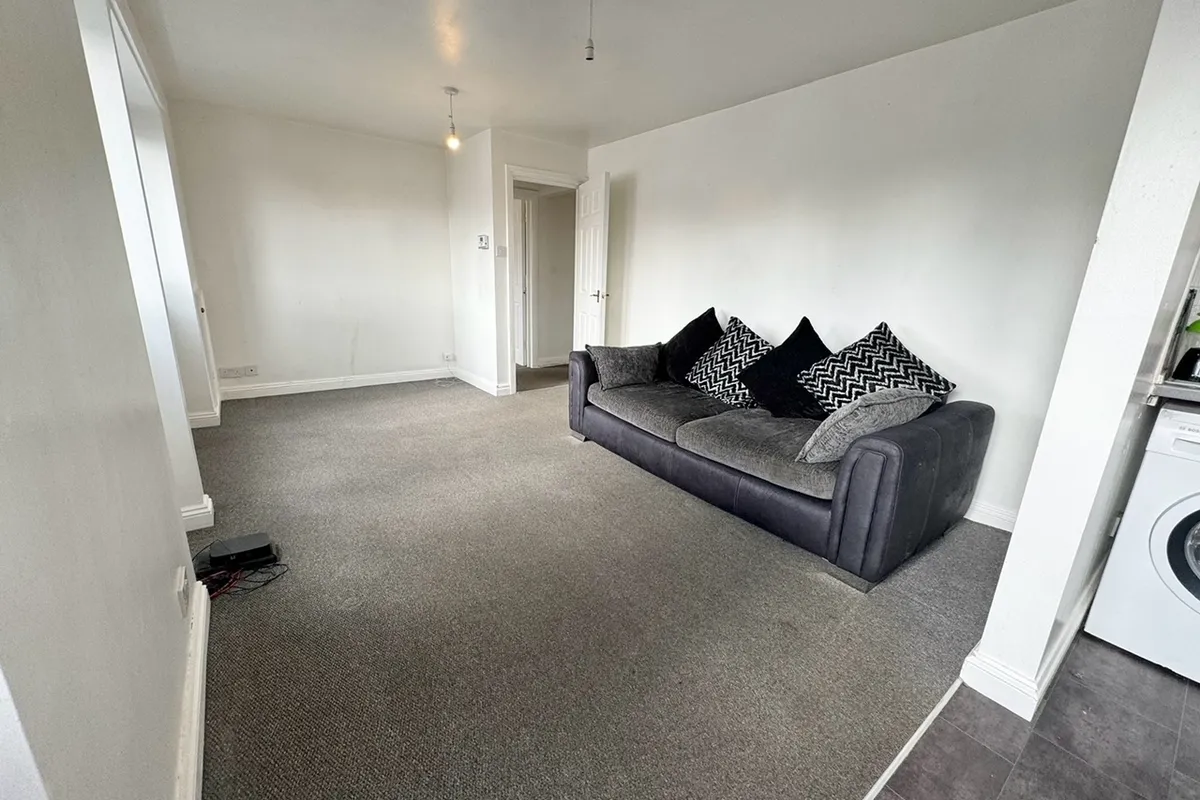 Flat Adeline Road in Bournemouth