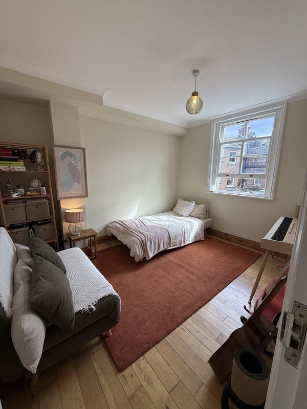 Room Bethnal Green Road in Greater London