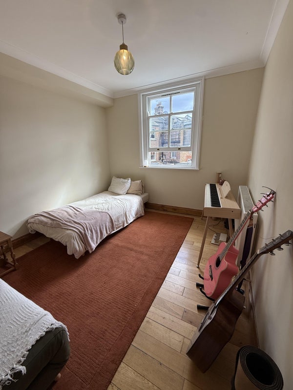 Room Bethnal Green Road in Greater London