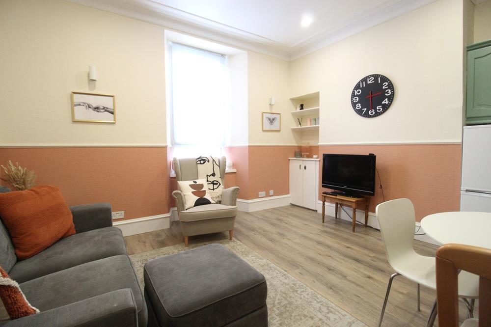 Flat Esslemont Avenue in Aberdeen City