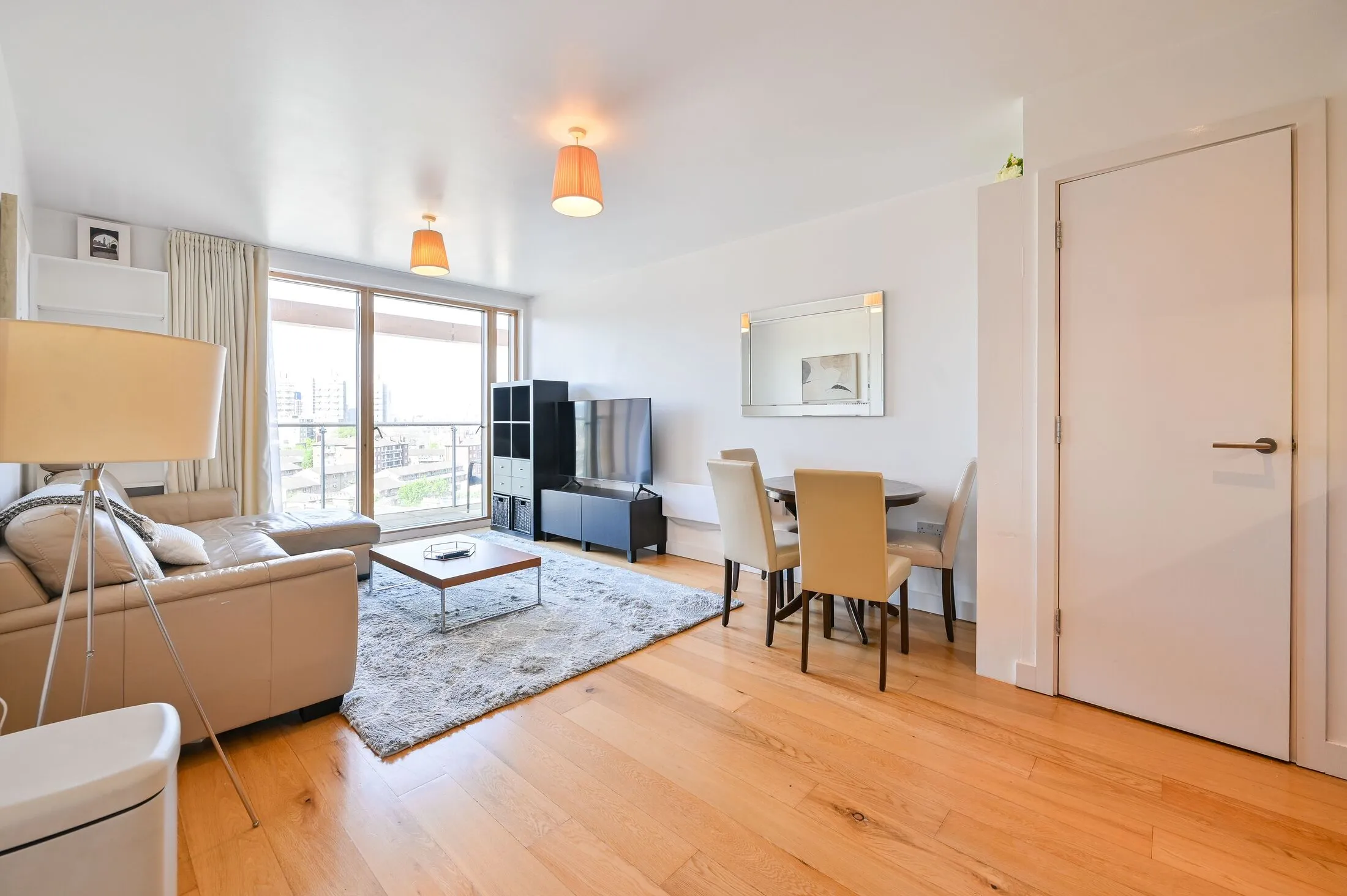 Flat Crampton Street in Greater London