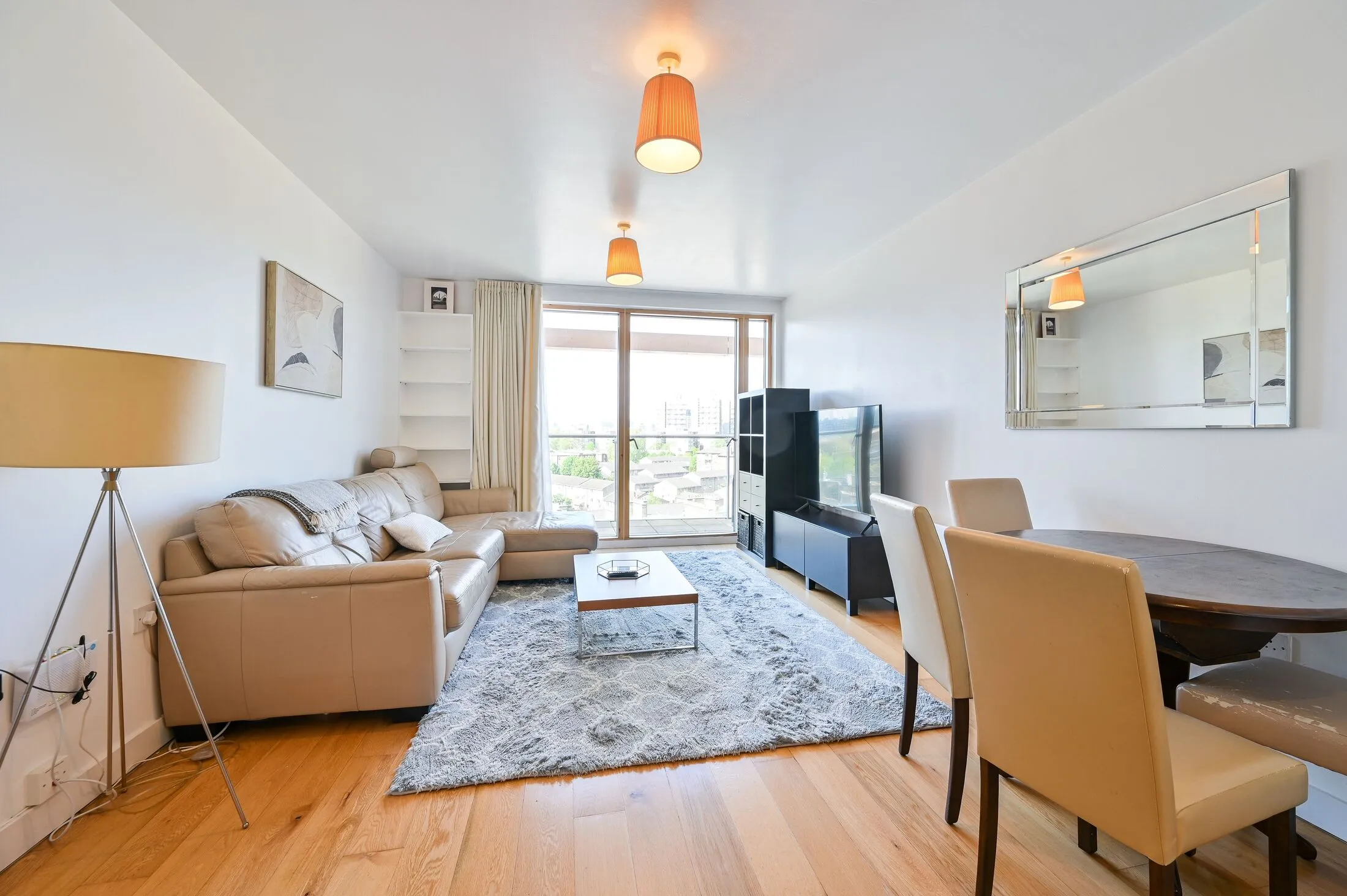 Flat Crampton Street in Greater London