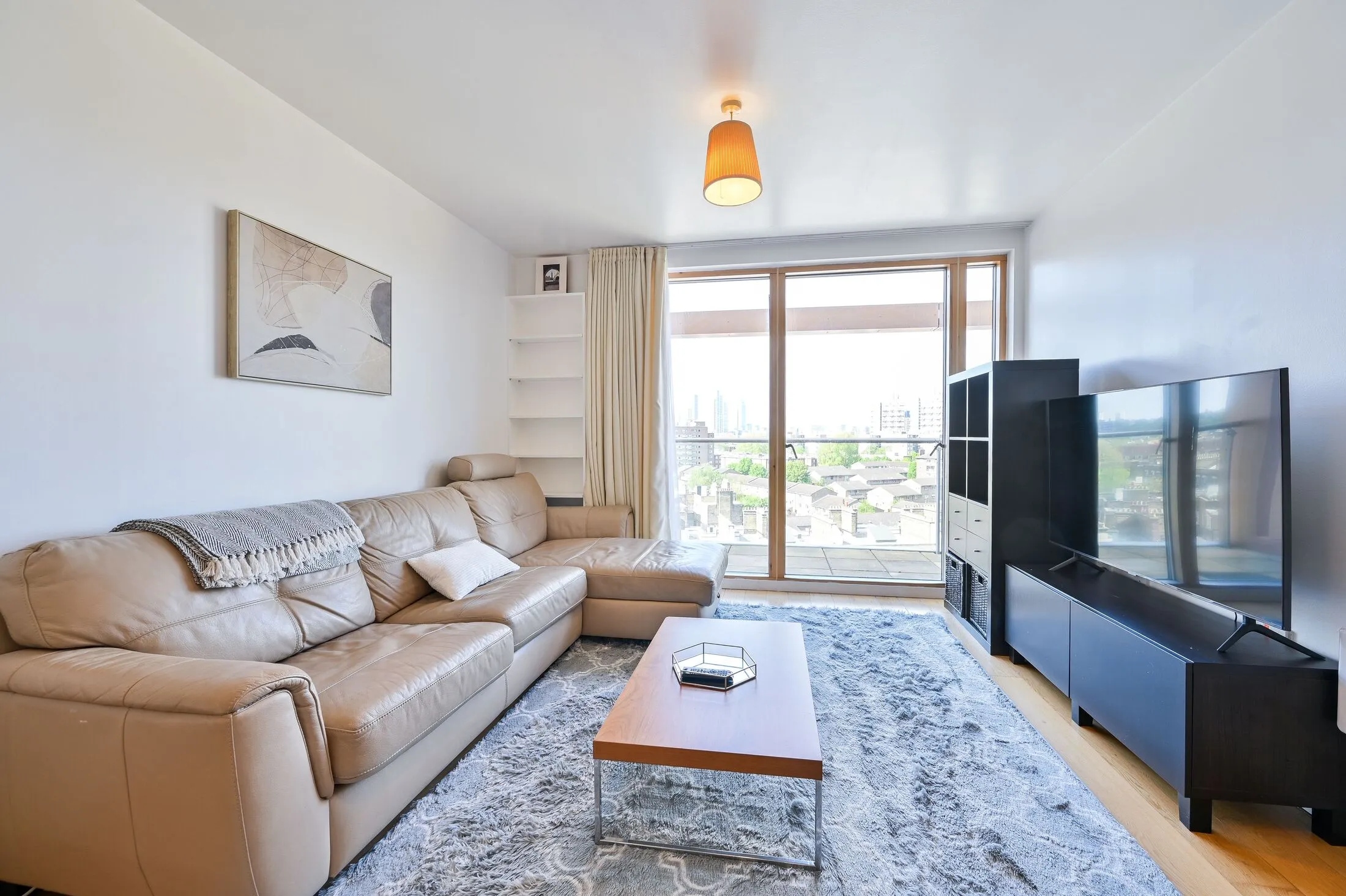Flat Crampton Street in Greater London