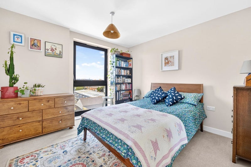 Room Sutherland Road in Greater London
