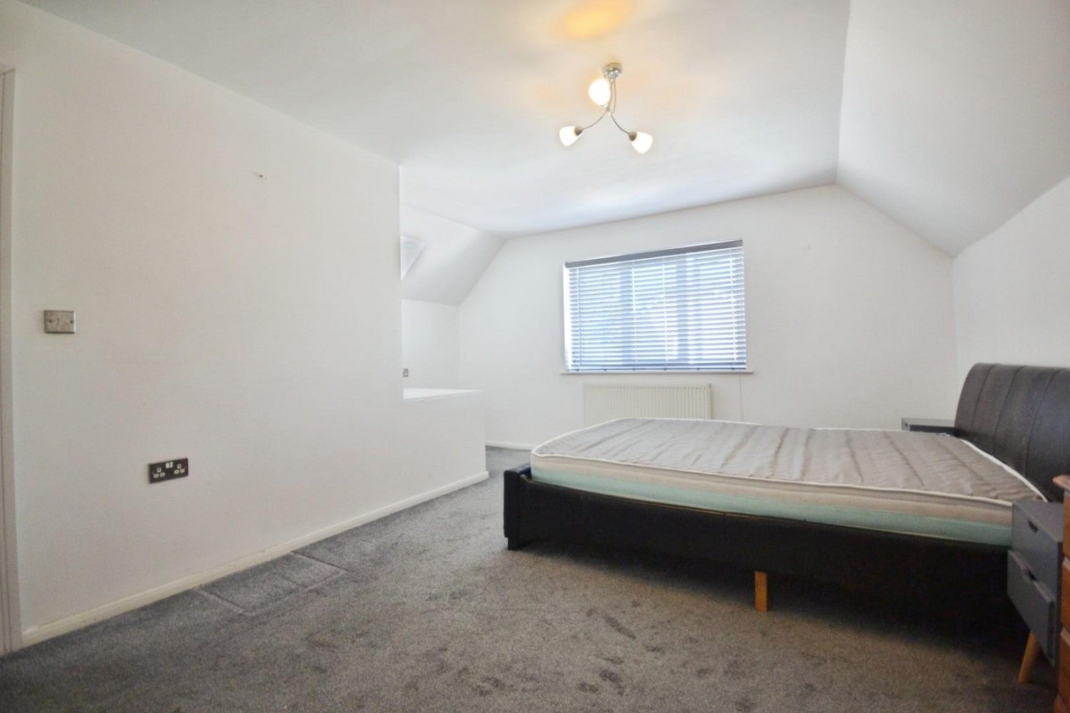 Flat Sona Gardens in Reading