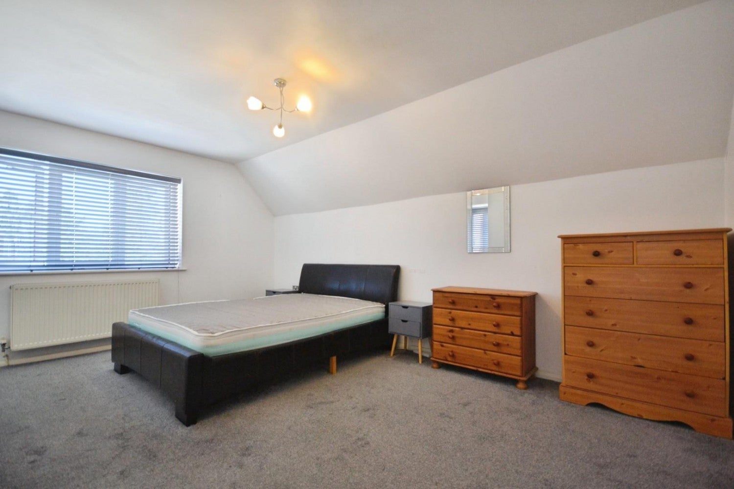 Flat Sona Gardens in Reading