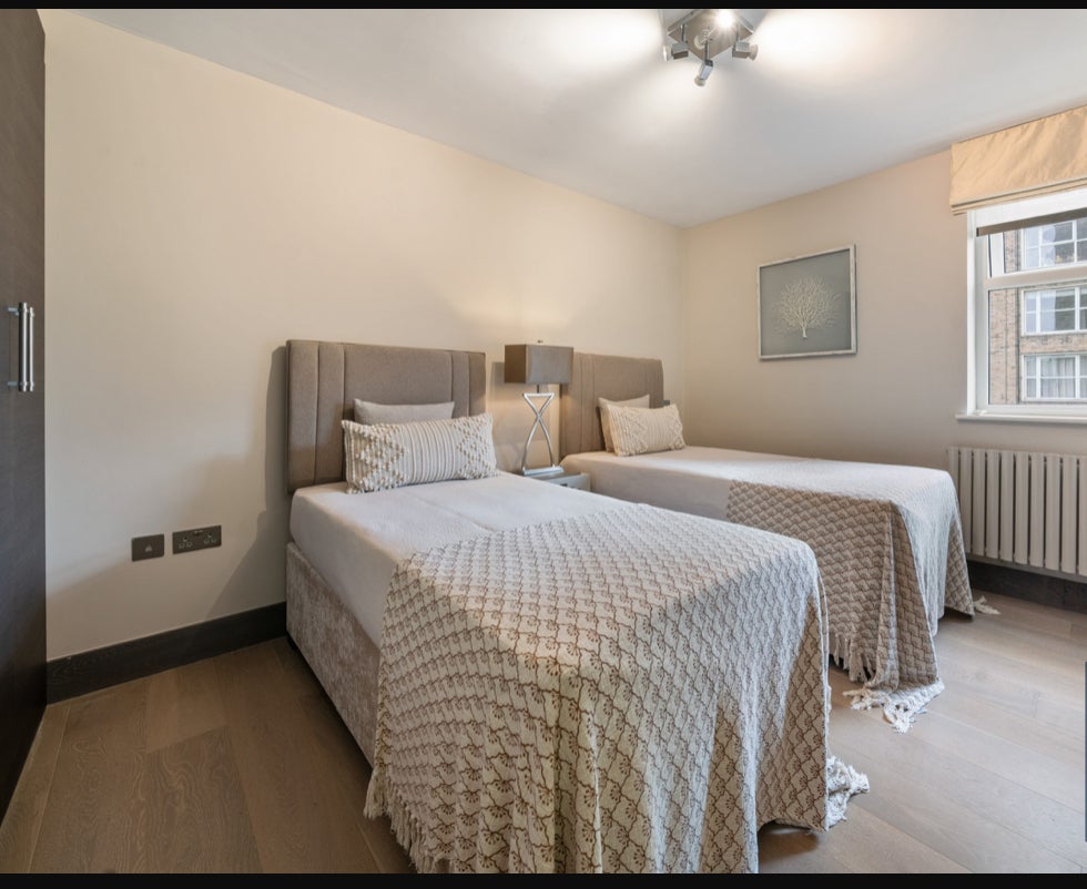 Flat Boydell Court in London
