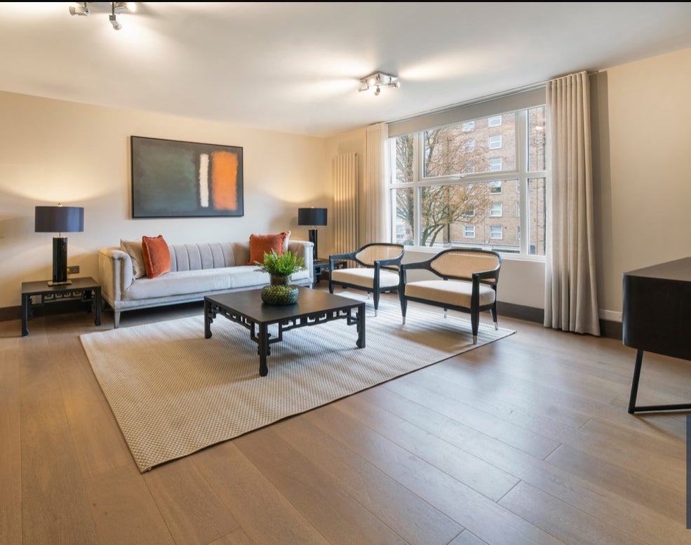 Flat Boydell Court in London