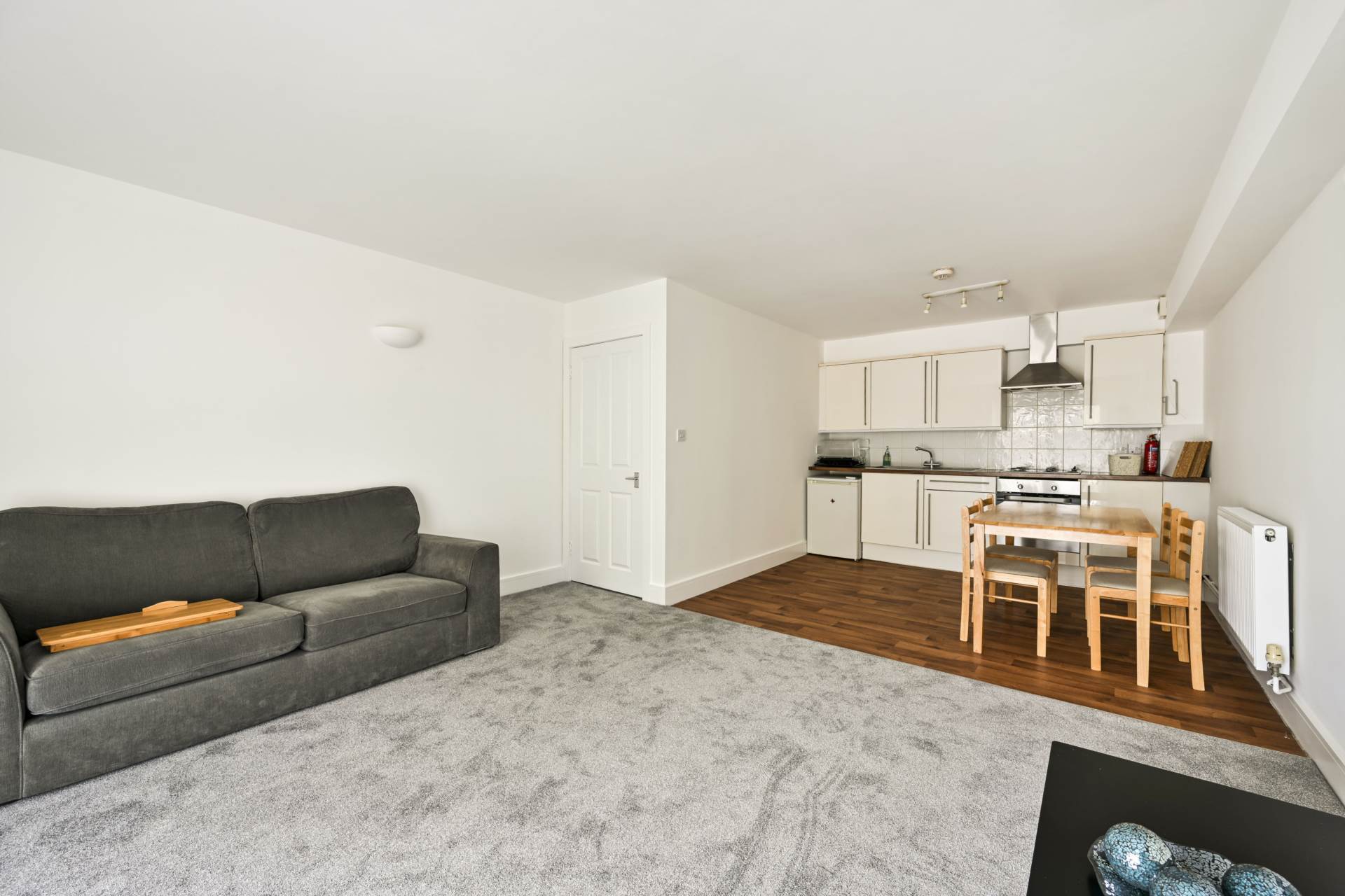 Flat Robinson Road in Greater London
