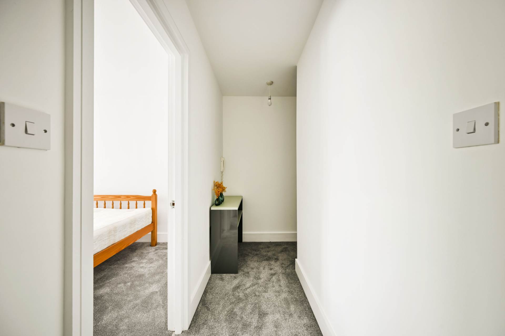 Flat Robinson Road in Greater London