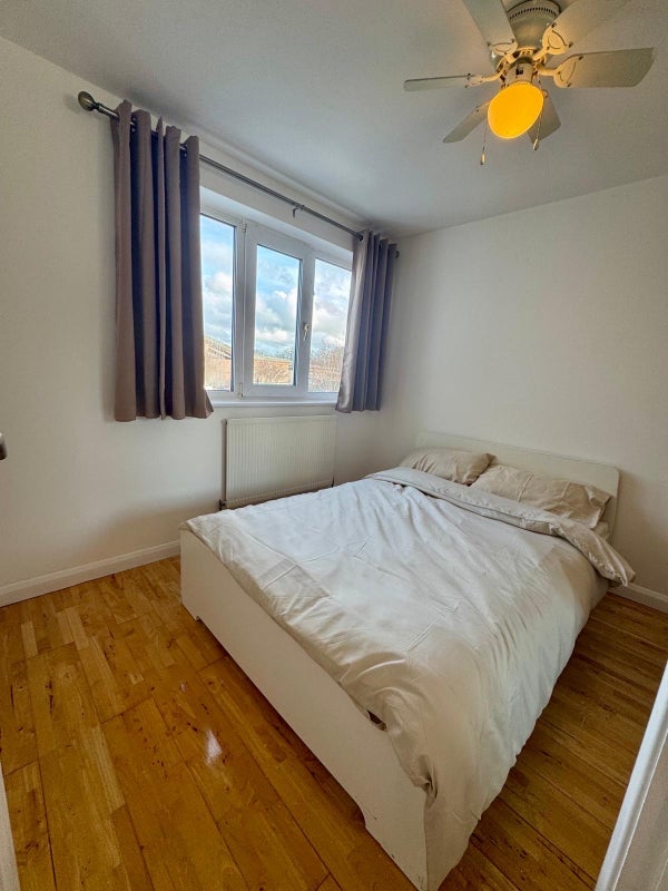 Room Grand Drive in Greater London
