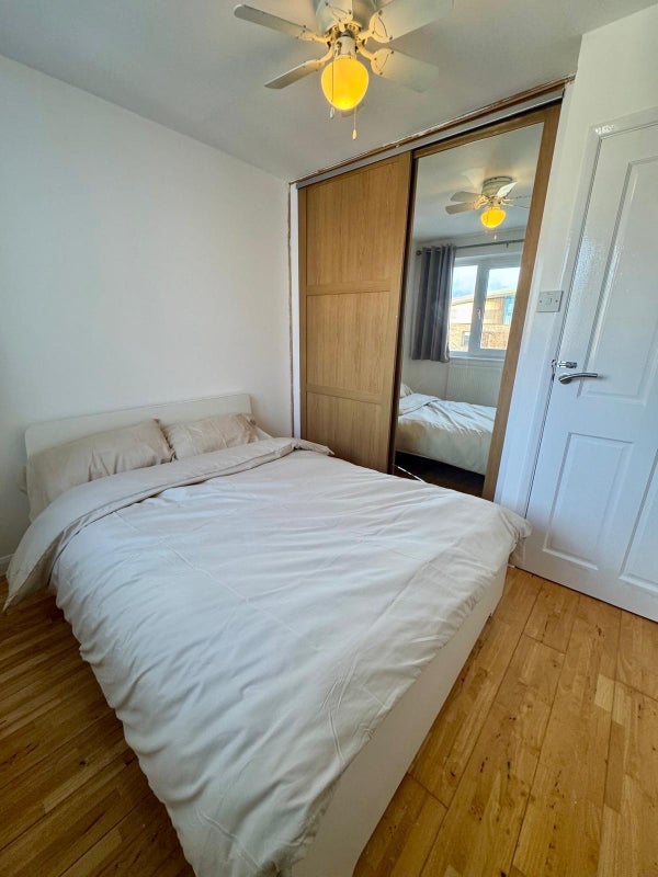 Room Grand Drive in Greater London