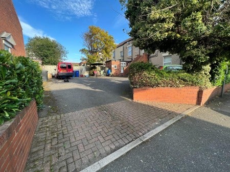 Flat Cross Street in Chesterfield