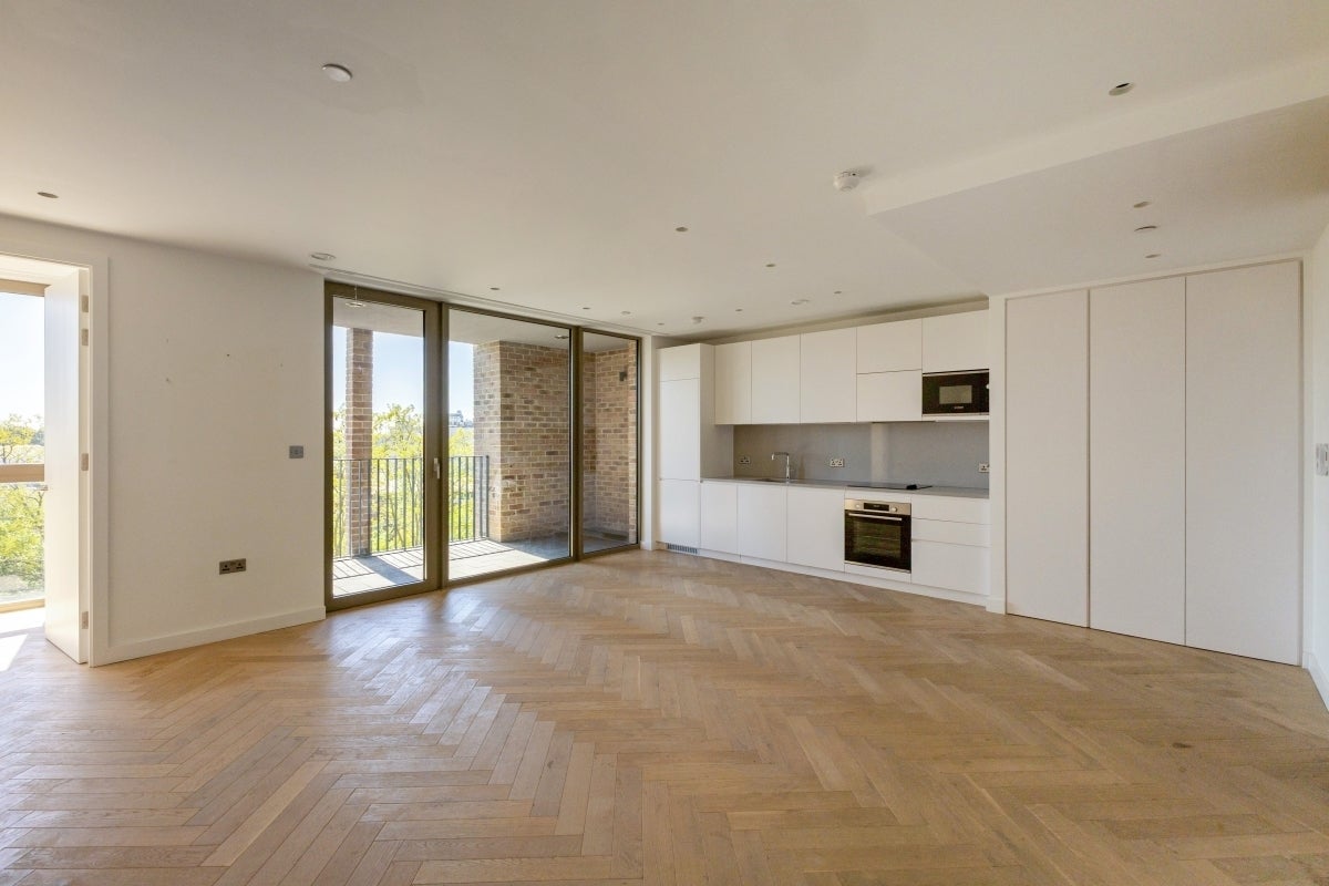 Flat Dudden Hill Lane in Greater London